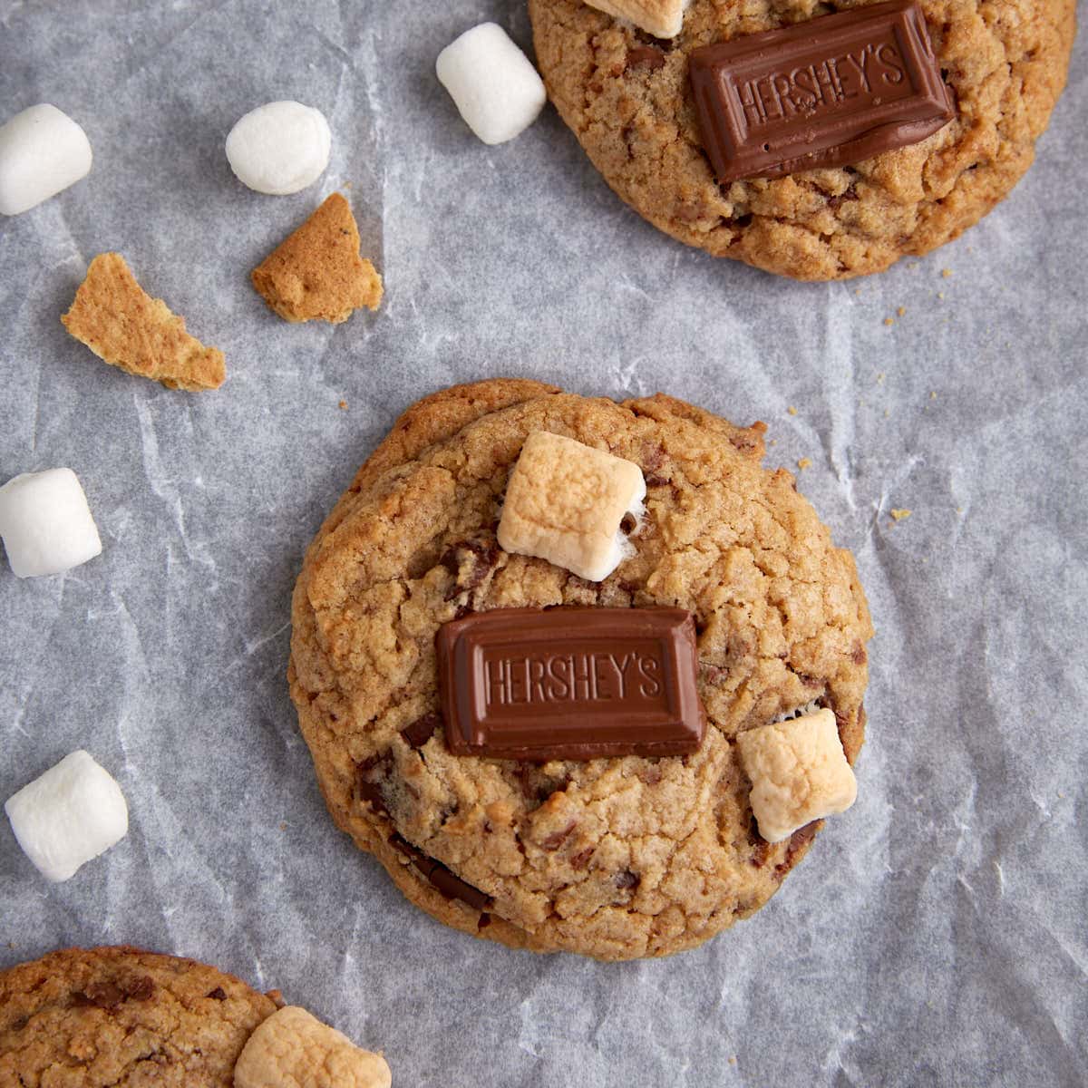 S'mores cookies next to marshmallows.