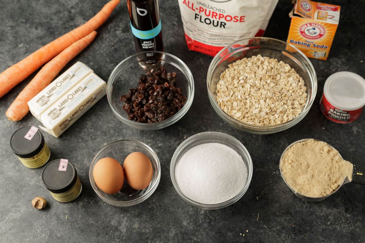 The ingredients fro carrot cake cookies.