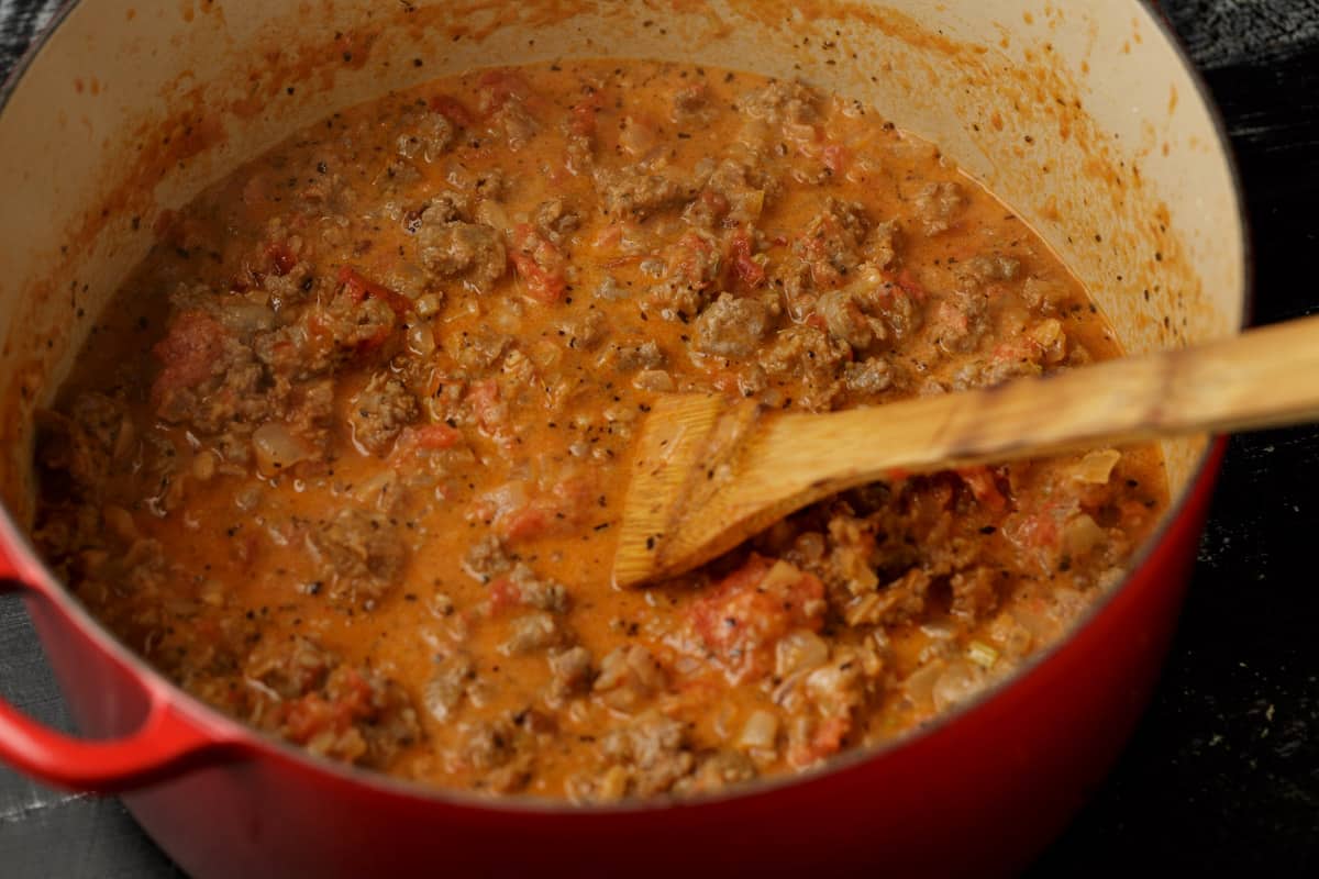 An alla vodka sauce with cream.