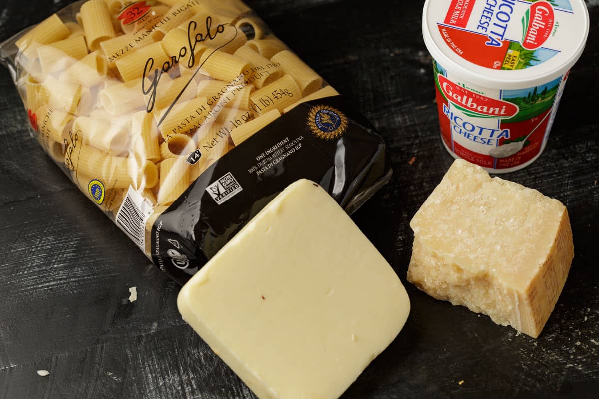Ingredients for the cheese and pasta.