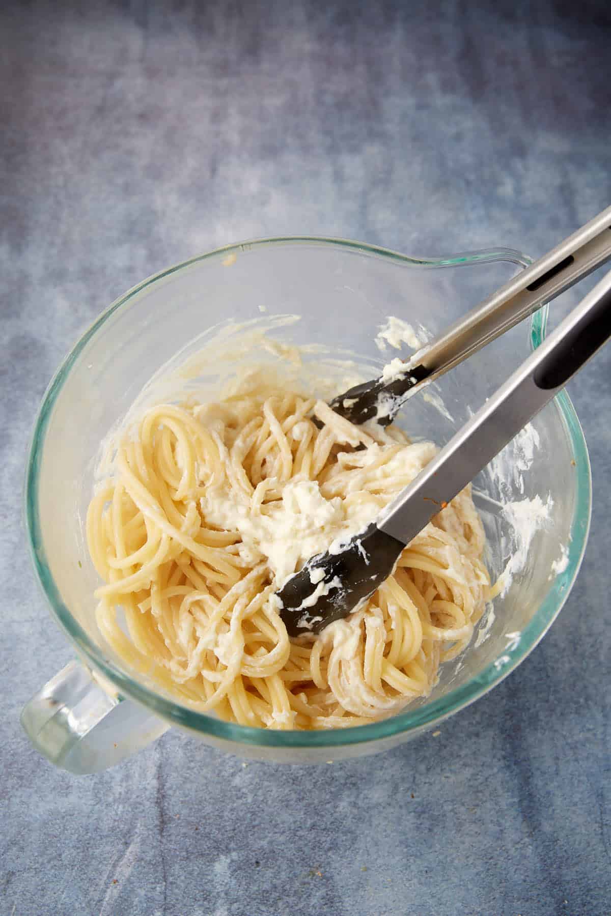 Combine the pasta with ricotta.