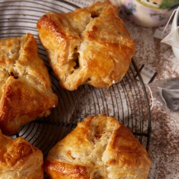 Breakfast puff pastry pockets on a wire rack.