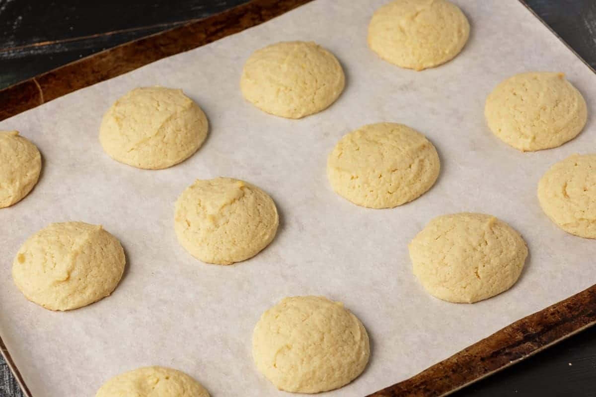A pan of baked eggnog cookies.