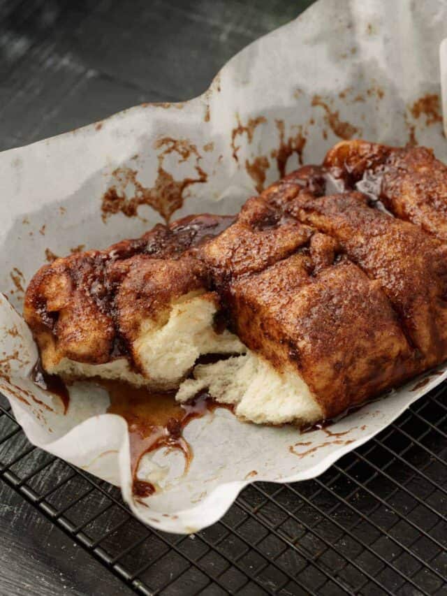 Indulge in a Gooey PullApart Cinnamon Roll Bread from Dollywood