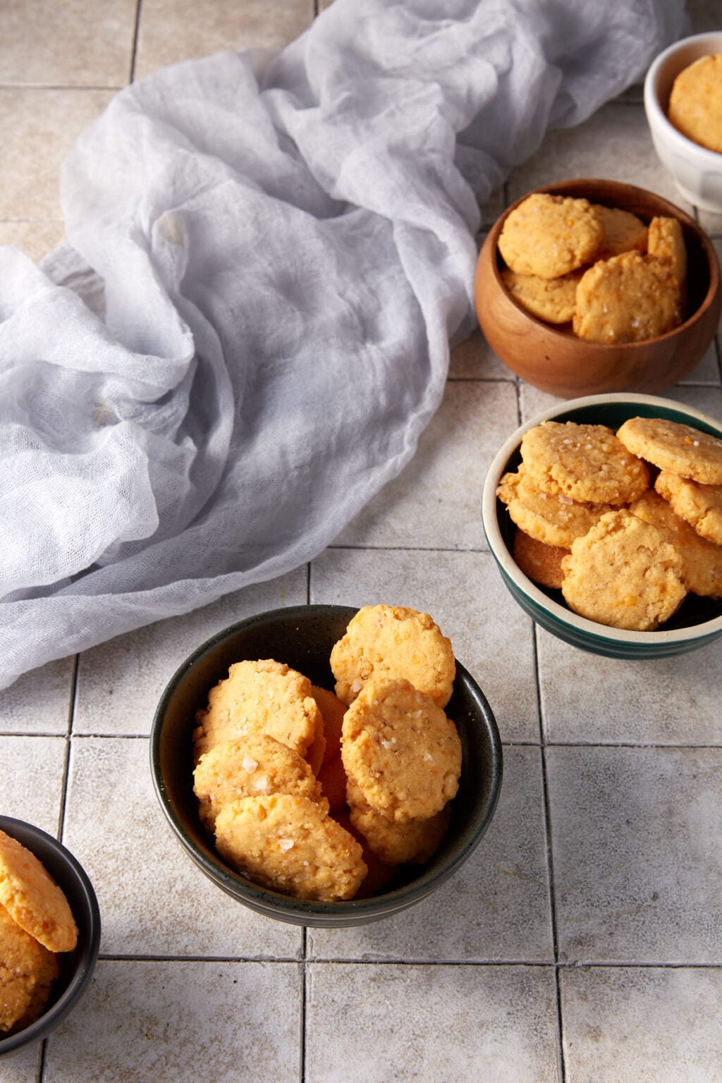 Cheese Rippy Cheddar Rice Krispie Crackers (Cheese Crispies)) - Butter & Baggage