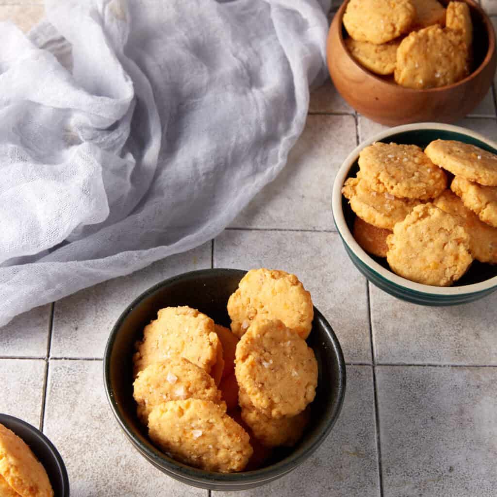 Crispy Cheese Wafers with Rice Krispies (Cheese Crispies) - Butter ...