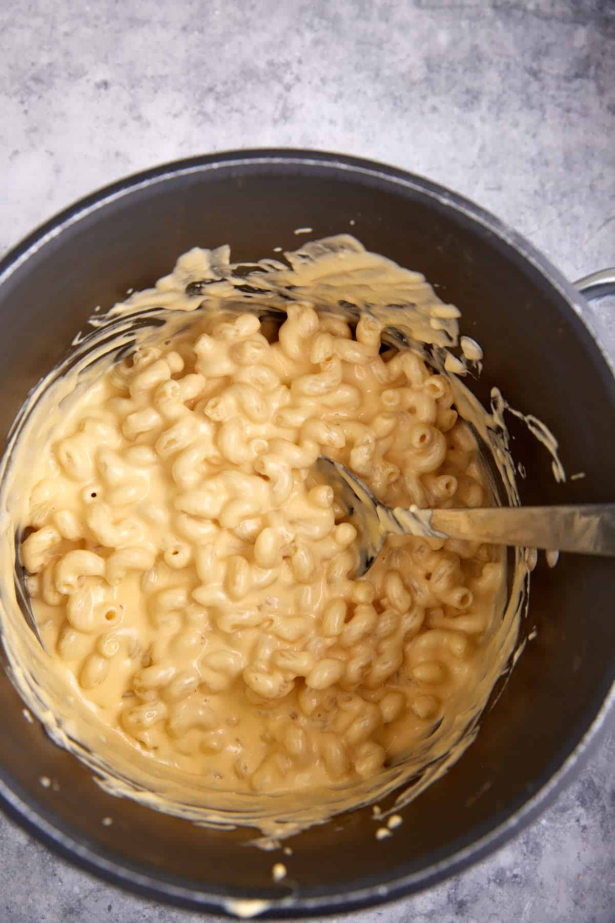 Cheese sauce poured over cooked pasta.