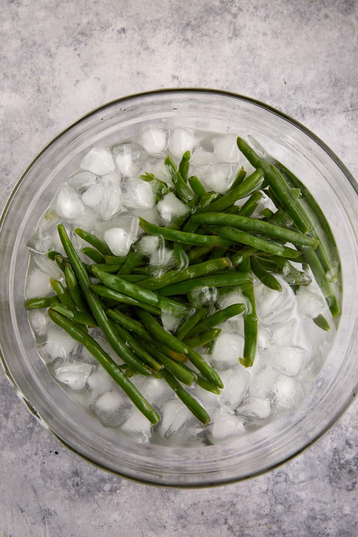 Green beans in a bowl of ice.