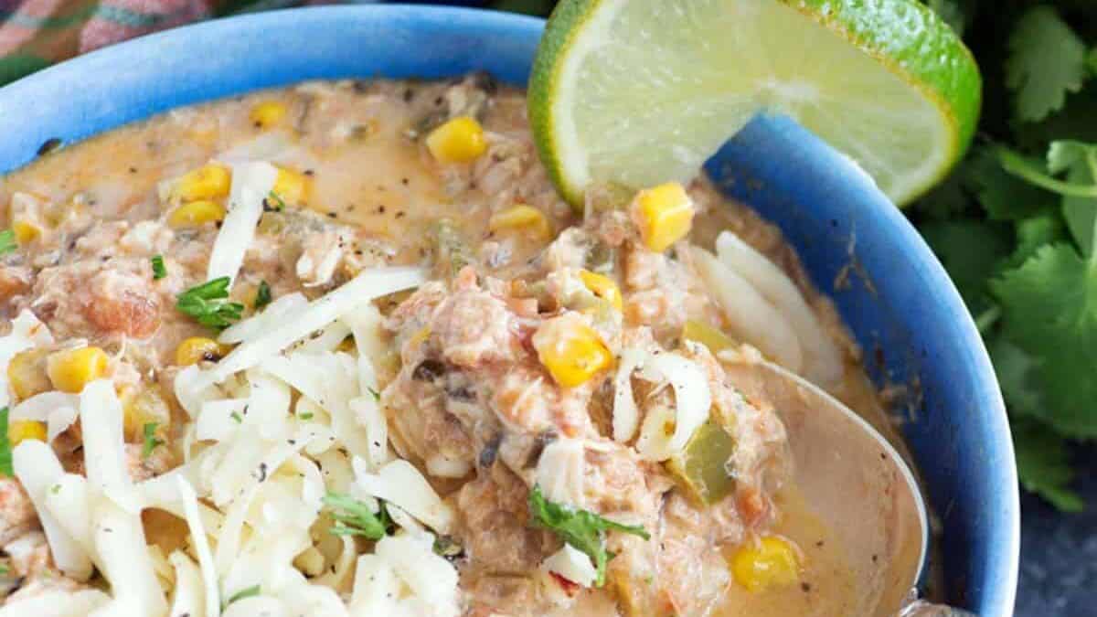 A bowl of slow cooker chicken salsa chili.