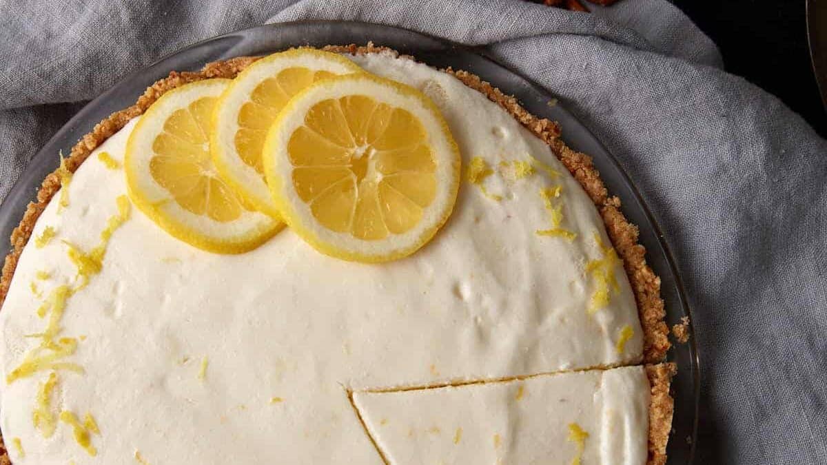 An entire lemon chiffon pie with lemon slices on top.