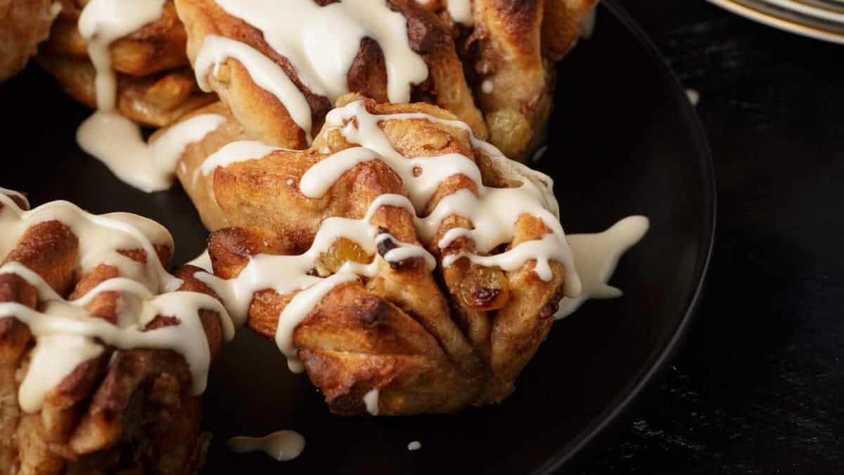 apple cinnamon rolls with plates and forks