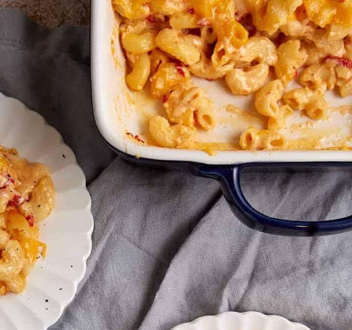 Two plates of pimento mac and cheese.