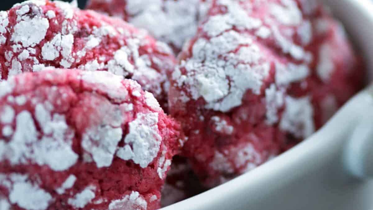Crinkle cookies in a festive serving dish.