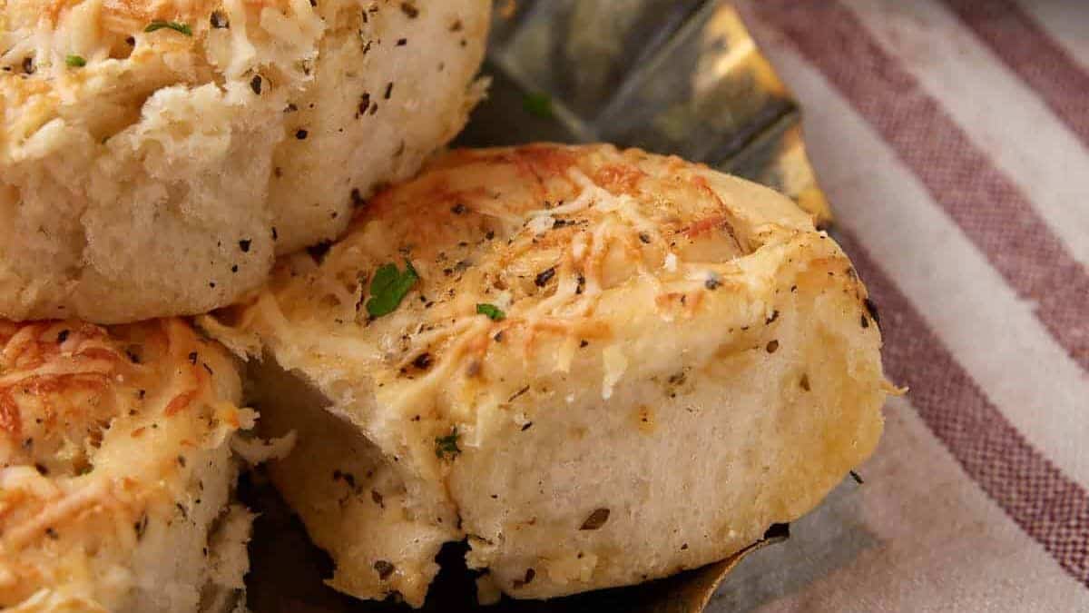 Golden garlic dinner rolls in a basket.