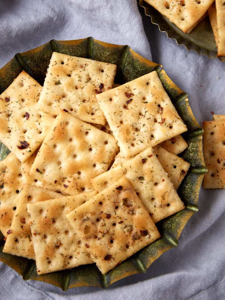 A plate of seasoned crackers.