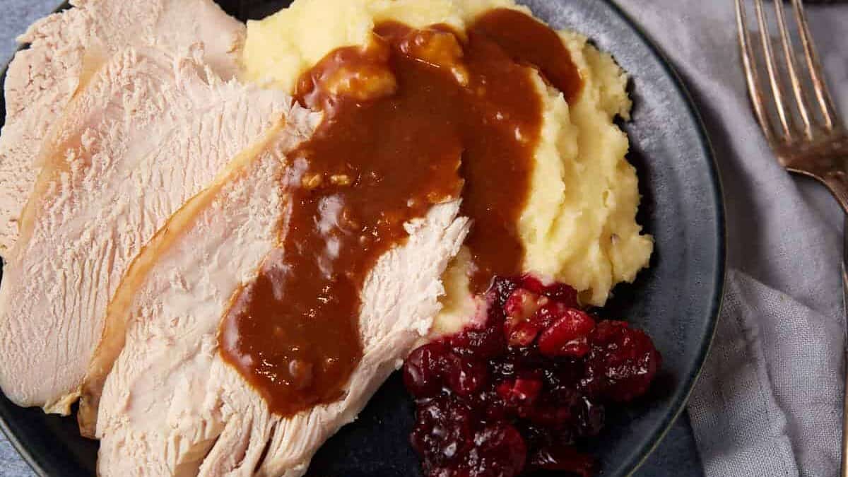 Foolproof Juicy Thanksgiving Turkey with Homemade Gravy