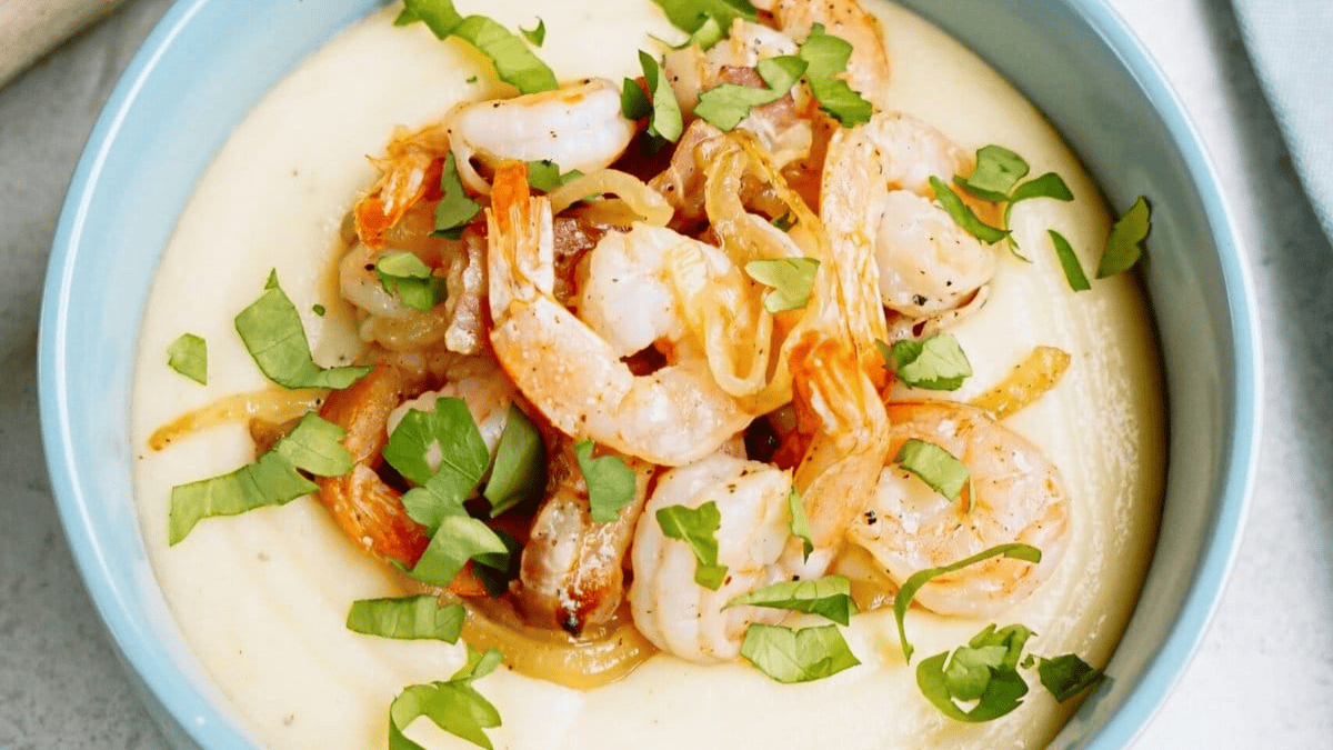 Shrimp and grits with a creamy sauce.