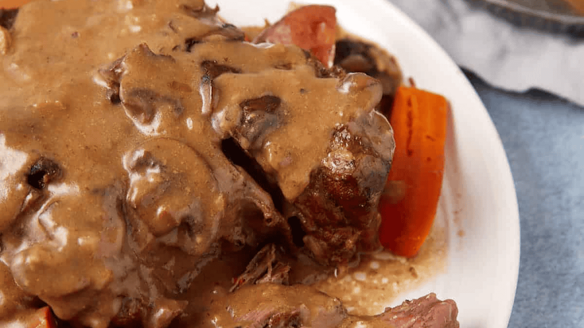 Slow cooker beef and gravy