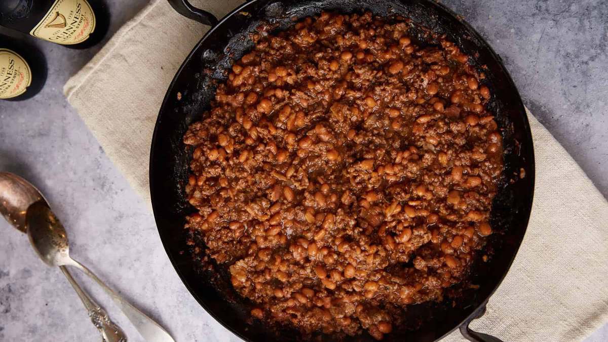 A skillet of cooked baked beans.