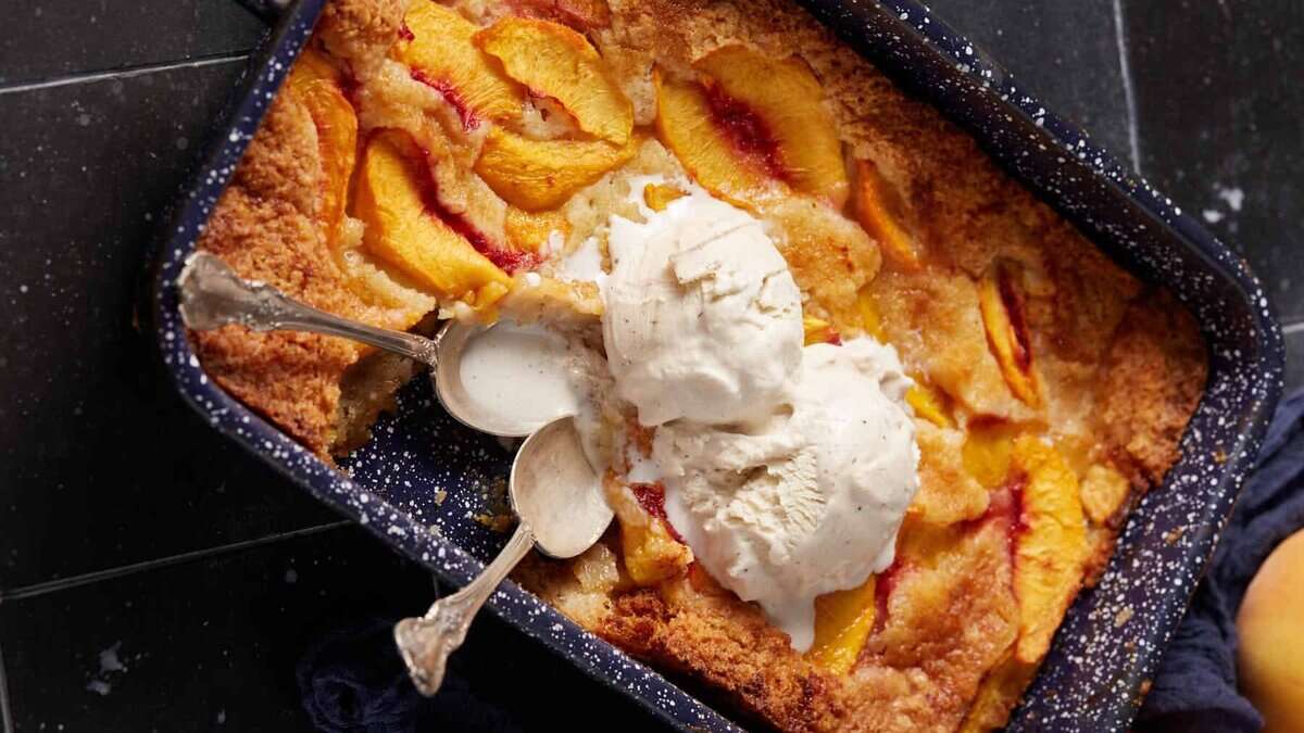 Super Easy Southern Peach Cobbler Cake