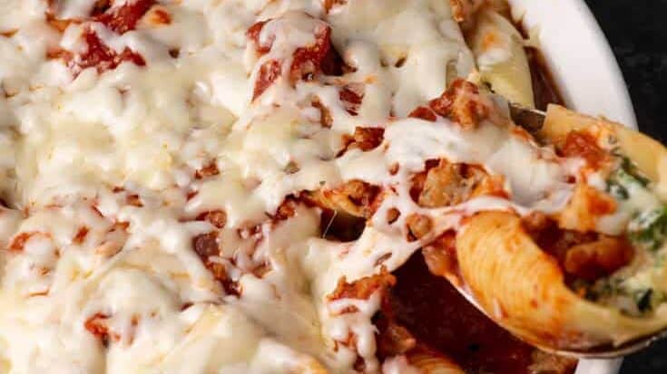 Stuffed Shells with Spinach and Ricotta in Meat Sauce